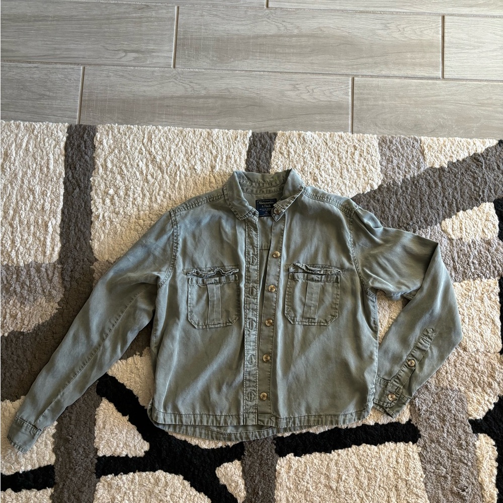 American Eagle Cropped Button Up